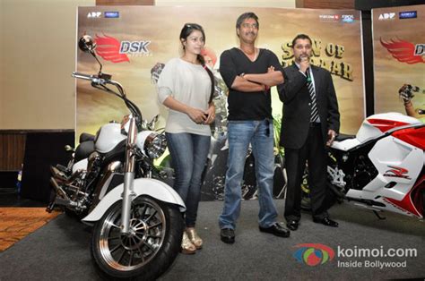 Ajay Devgn Meets Son Of Sardaar Contest Winners - Koimoi