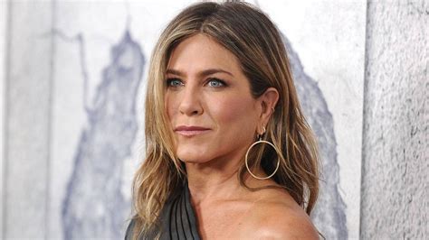 Jennifer Aniston stuns fans in red bikini during reunion with Brad Pitt ...