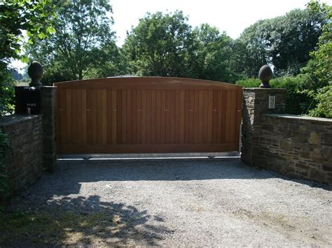 Single sliding wooden driveway entrance gate – Henley H1 | BG Wooden ...