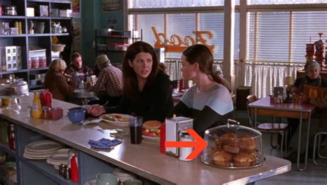 Here’s one thing you never noticed about Luke’s Diner on “Gilmore Girls" - HelloGigglesHelloGiggles