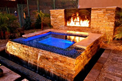 20 Relaxing Backyard Designs With Hot Tubs