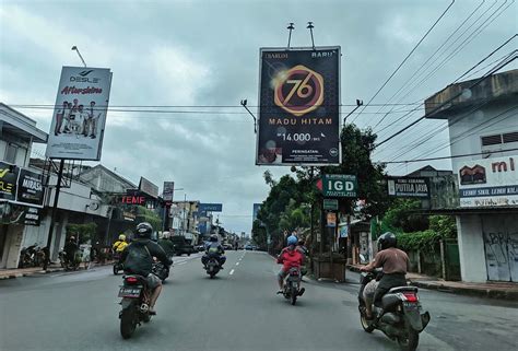 IKLAN ROKOK | Baliho iklan rokok Djarum 76 madu Hitam di jal… | Flickr