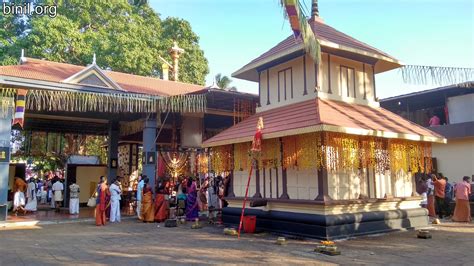 Kodungallur Kavu Bhagavathy Temple, Chembuthra - Binil's Travelogue