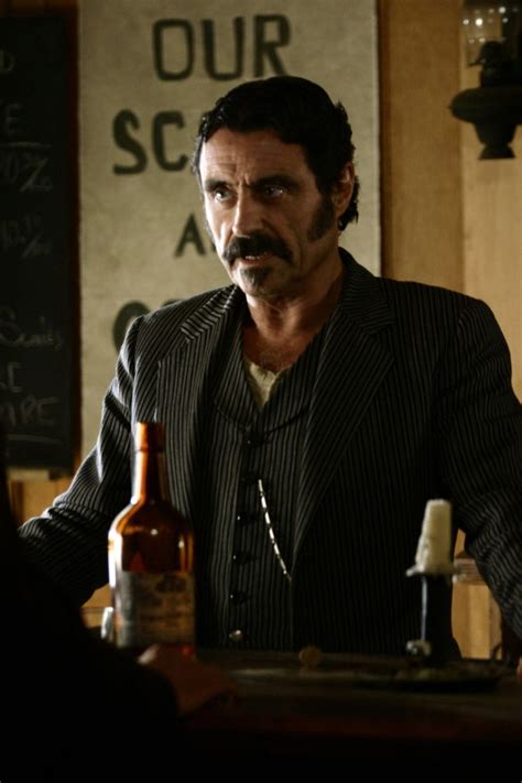 Deadwood: Ian McShane in una scena della prima stagione della serie western: 302295 - Movieplayer.it