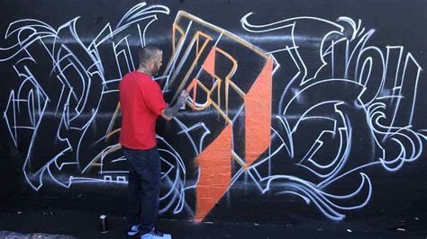 How to Do 3D Graffiti - Howcast