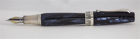 Montegrappa Extra review, daring Italian design fountain pen