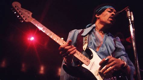 Constructing Solo Phrases in the Style of Jimi Hendrix | Guitar World