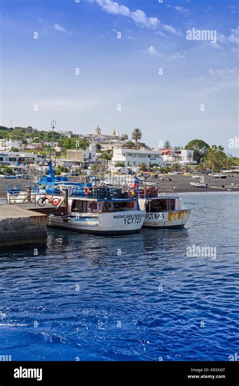 stromboli island,the harbor Stock Photo - Alamy