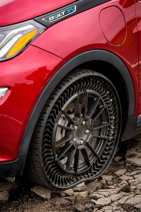 michelin uptis airless, puncture-proof tire debuts on MINI at IAA 2021