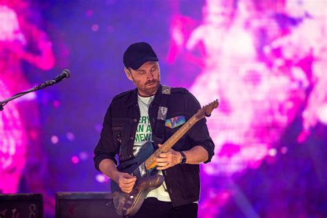 Coldplay – Jonny Buckland. (4/24) – Coldplay auf Music Of The Spheres World Tour: das erste von ...