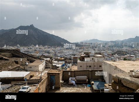 The Mecca City Skyline from the Mountains Stock Photo - Alamy