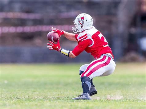 How to Tell If a Football Helmet Fits - how to tell if