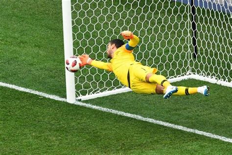 EN IMAGES. Hugo Lloris : Coupe du monde, arrêts décisifs… Les moments forts de sa carrière en ...