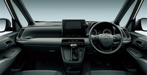 New Toyota Noah pictures, Interior photo and Exterior image