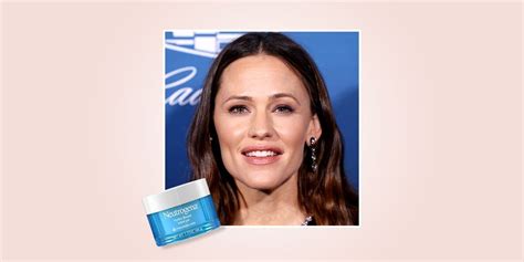 Jennifer Garner Swears by This $11 Drugstore Face Mist For Glowy, Protected Skin | Drugstore ...