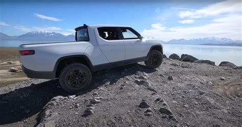 YouTuber Gets His Brand-New Rivian R1T, Immediately Takes It Off Road ...