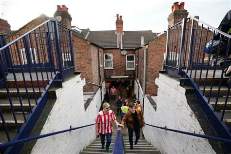 Andrea Brady Berita: Luton Town Stadium Entrance House