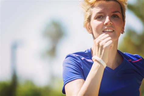 young female runner training for marathon 11946249 Stock Photo at Vecteezy