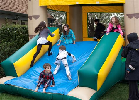 Fun Time Entertainment Make Your Party Awesome with Bounce Houses