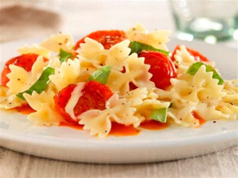 Mini Farfalle with Cherry Tomatoes, Basil & Mozzarella | Farfalle recipes, Chicken pasta dishes ...