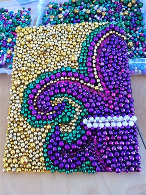 17 Best images about Crafting w/ Mardi Gras Beads on Pinterest ...