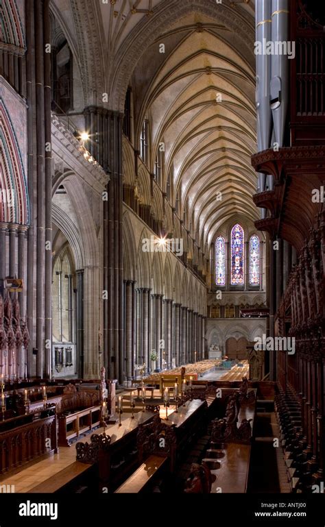 Salisbury cathedral interior choir hi-res stock photography and images ...