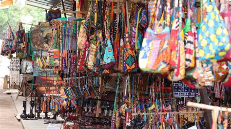 Shopping at Craft Market (Area 4 Art Market) in Lilongwe｜Malawi Travel and Business Guide