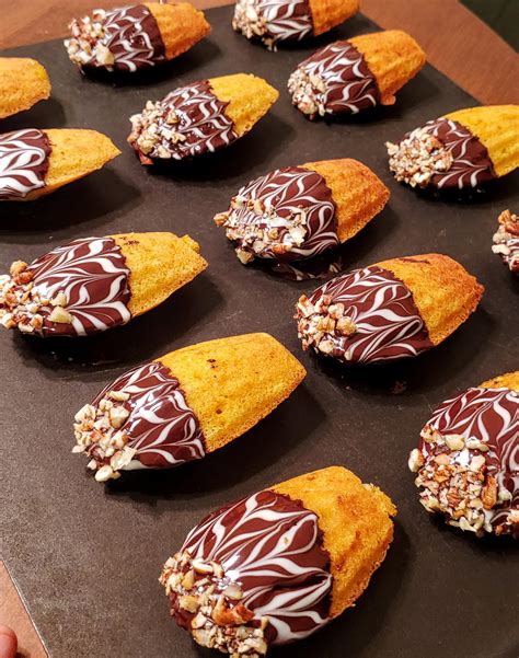 [Homemade] Chocolate-Dipped Orange Madeleines : food