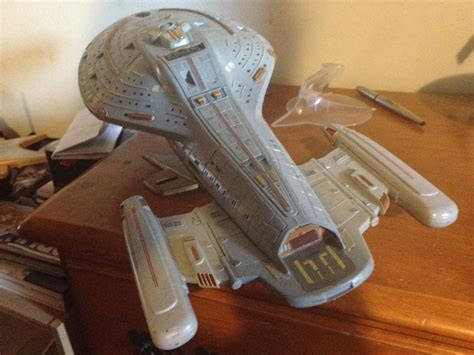 USS Voyager model-2 by Silentdeath09 on DeviantArt