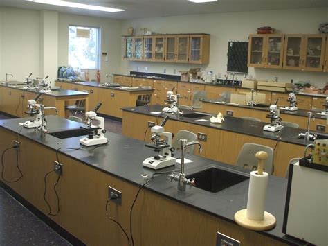 File:Chemistry-lab.JPG - Wikimedia Commons