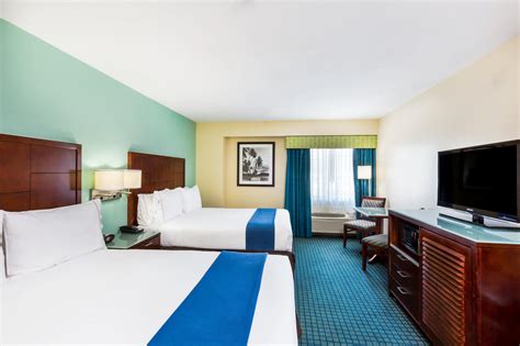 Holiday Inn Express San Diego Seaworld Beach Area Hotel (San Diego (CA ...