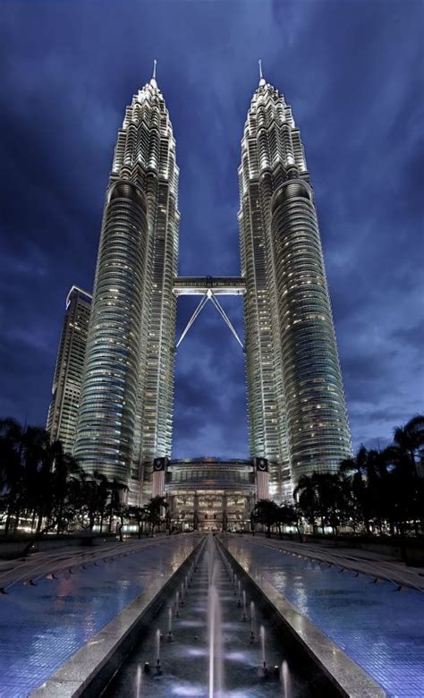 10 Famous Buildings That You Absolutely MUST See