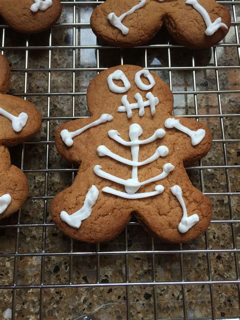 Halloween gingerbread skeletons. Skeletons, Gingerbread Cookies, Odds, Lillies, Halloween ...