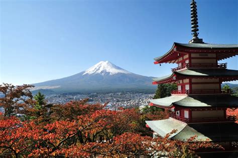 GALLERY: Mt. Fuji gets season's first snow crown