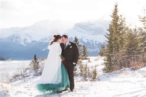 Abraham Lake Winter Elopement | Chic & Grace Studios