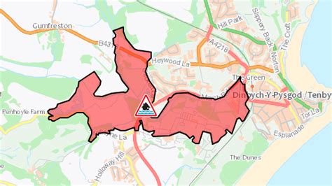 Storm Ciarán update - flood warning for the River Ritec at Tenby ...