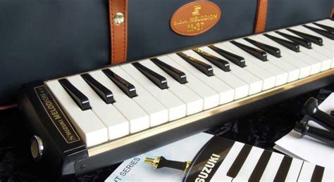 6 Best Melodicas (2023) – Elevate Your Melodic Game!