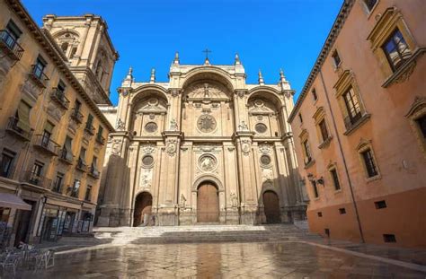 Granada: tour con ingresso prioritario della Cattedrale e della Cappella Reale | GetYourGuide