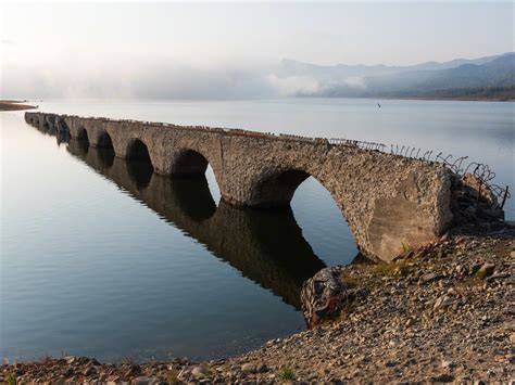 Four Seasons at Taushubetsu Bridge: Hokkaidō’s Partially Submerged Railway Heritage | Nippon.com