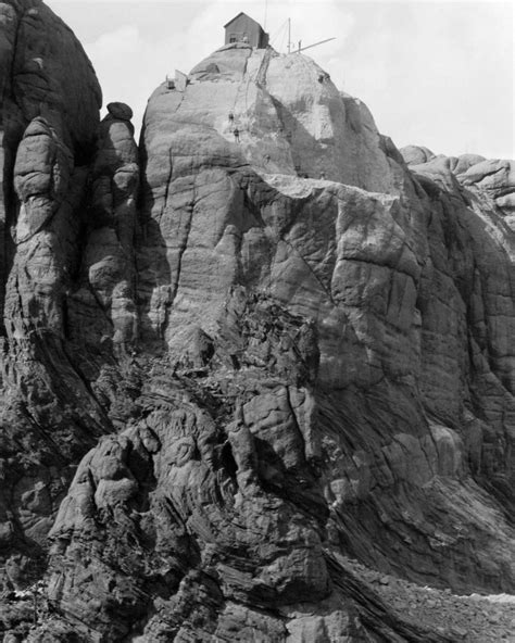 Rare Photographs Document the Carving the Iconic Mount Rushmore, 1927 ...