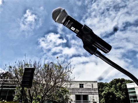 Wireless microphone basics - How does it work?