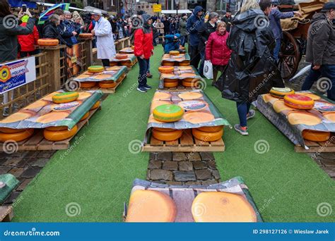 The Famous Cheese Market at the Town Hall in Gouda, the Nehterlands ...