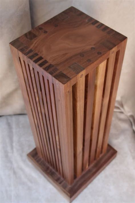 8 Great DIY Speaker Stand Ideas that Easy to Make - EnthusiastHome | Wooden speaker stands ...