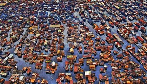 Makoko, a Floating Slum in Nigeria | Amusing Planet