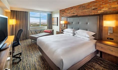 DoubleTree Hotel Rooms and Suites near Toronto Airport