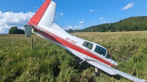 Pilot suffers minor injuries in western Quebec plane crash | CBC News