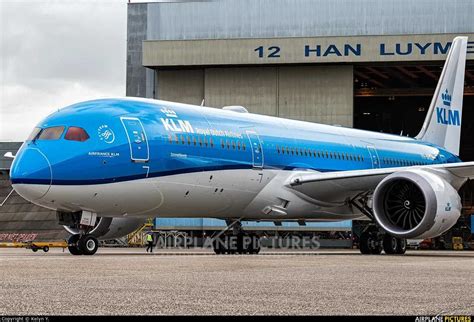 VIDEO Unboxing: Boeing 787 Dreamliner KLM