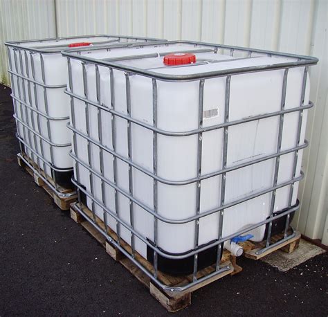 File:Intermediate bulk containers.jpg - Wikimedia Commons