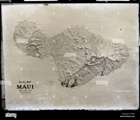 Relief Map of Maui (a) photograph by Brother Bertram Stock Photo - Alamy