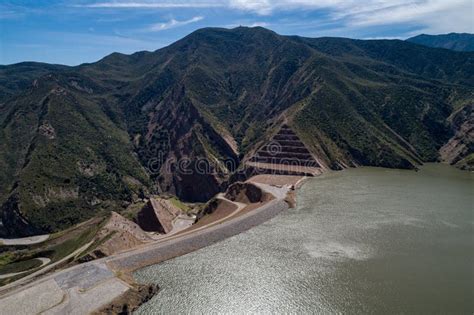 Pyramid Lake in Southern California Stock Photo - Image of view, reservoir: 147517546